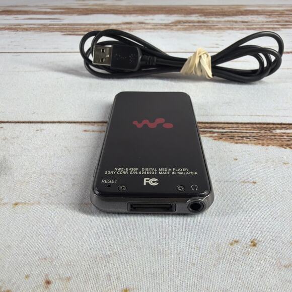Sony Walkman NWZ-E436F 4GB Digital Media Player Black - Picture 6 of 6